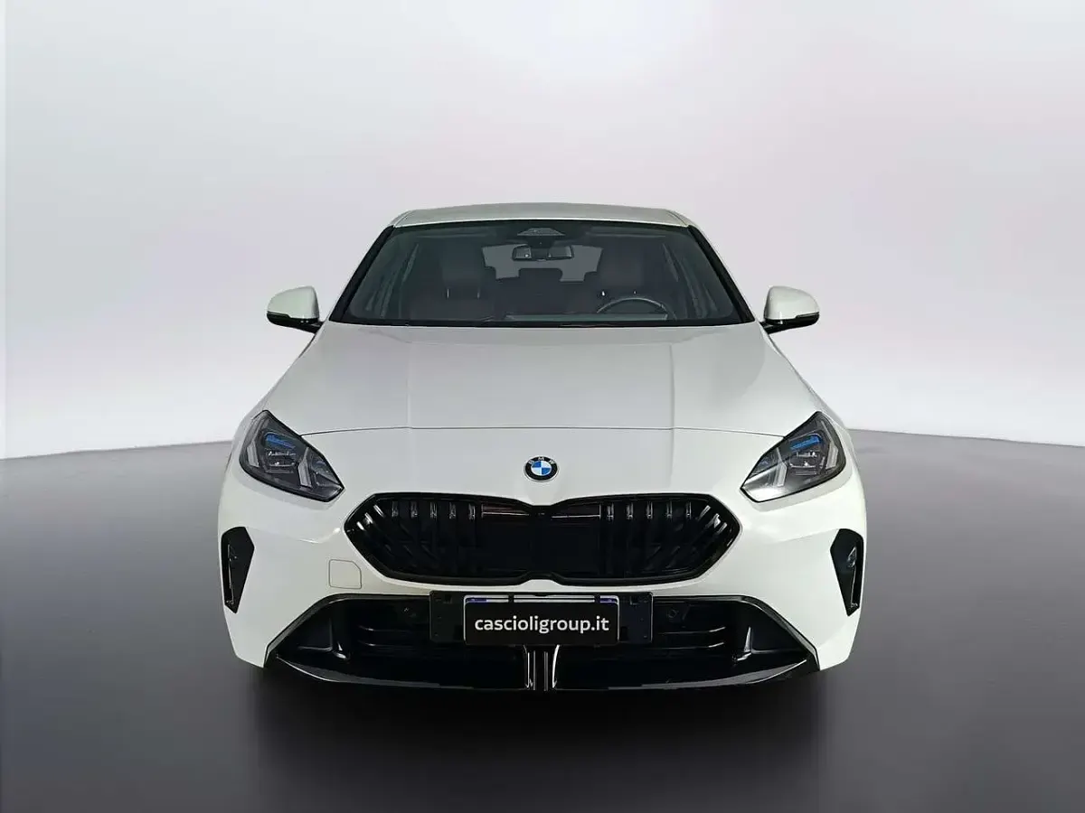 Usata BMW 120 M Sport 163 CV (119 kW) 2025 Alpinweiss iii pastello Utilitaria