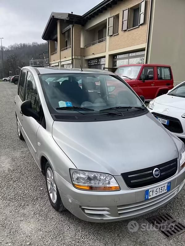 Usata Fiat Multipla Dynamic 115 CV (84 kW) 2005 Grigio Monovolume