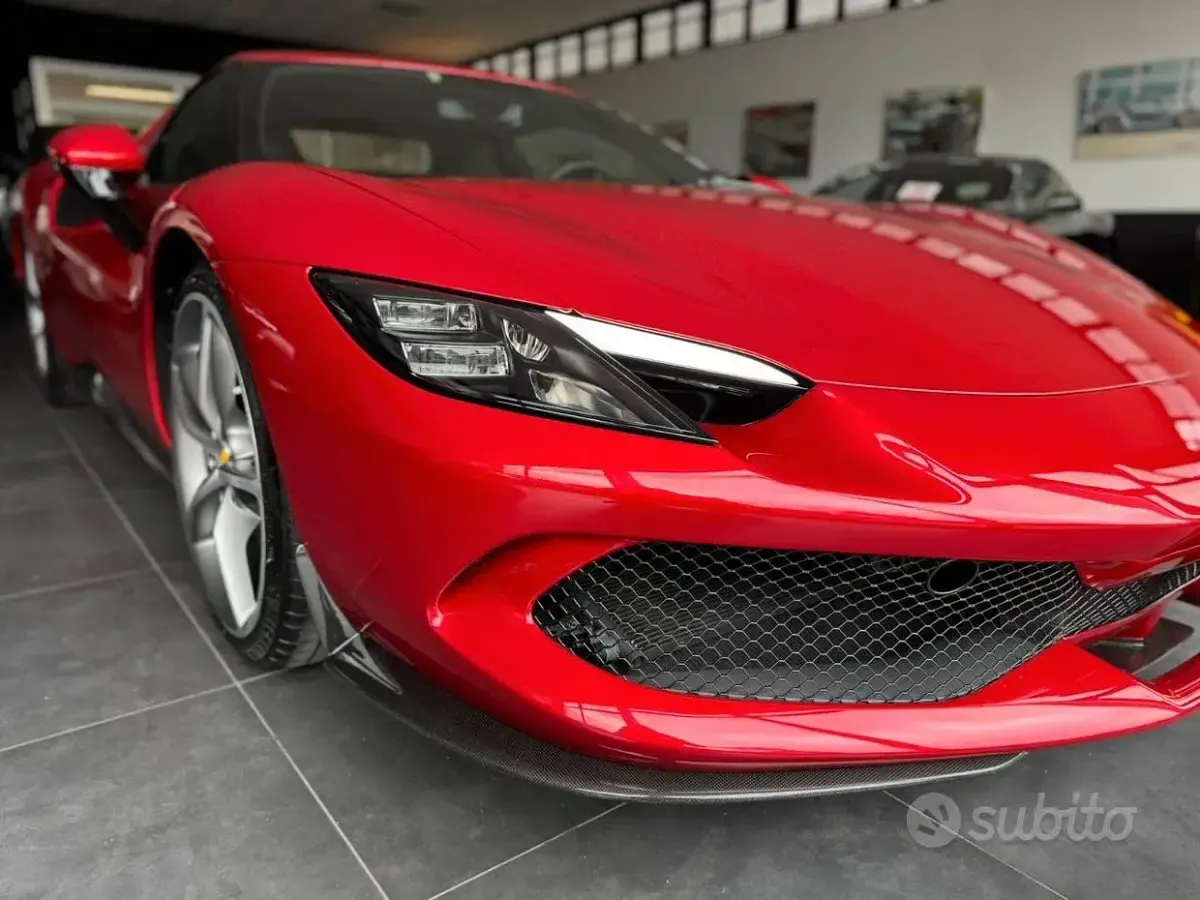 Usata Ferrari 296 663 CV (487 kW) 2023 Coupé
