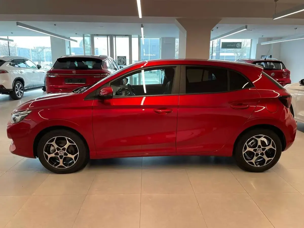 Nuova MG MG3 Luxury 194 CV (142 kW) 2026 Diamond red Utilitaria