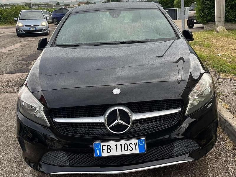 Usata Mercedes A180 109 CV (80 kW) 2016 Nero Berlina