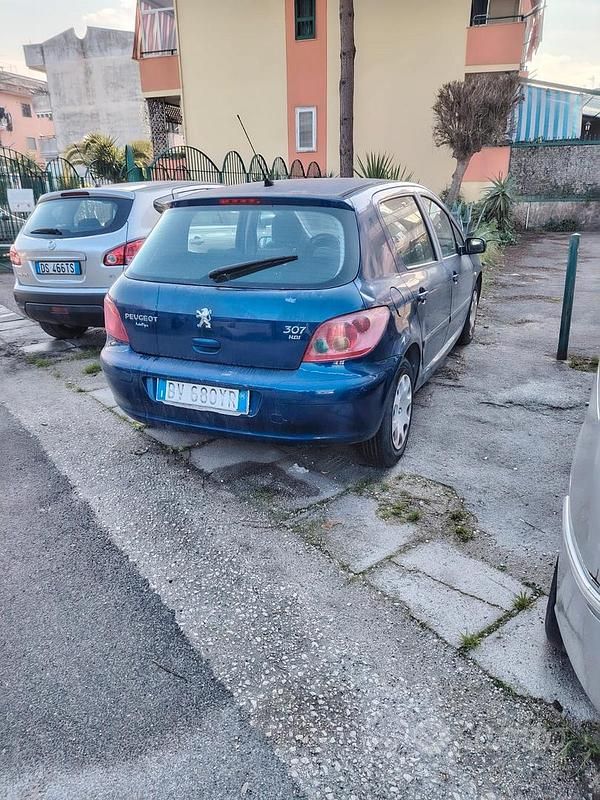 Blu Usata 2003 Peugeot 307 Tre volumi | 800 € (Buon prezzo) - Immagine 1/4