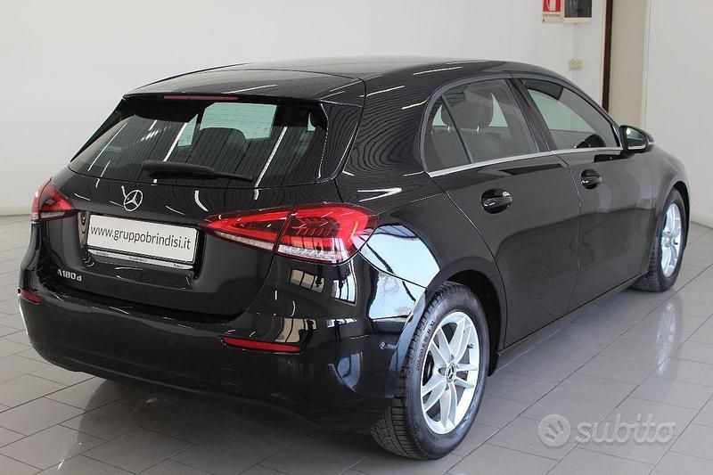 Begagnad Mercedes A180 Business 116 HK (85 kW) 2019 Svart Sedan