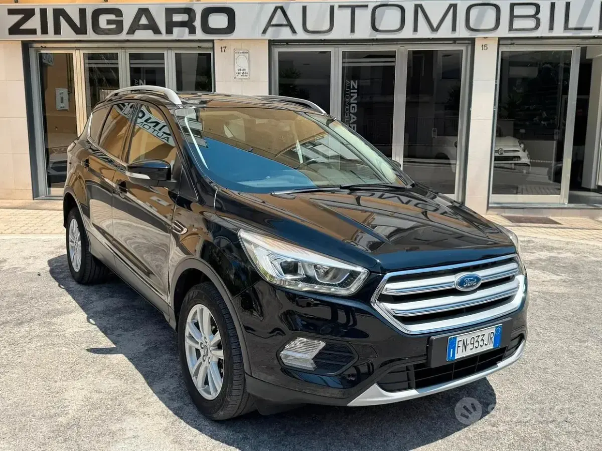 Usado Ford Kuga Titanium 120 CV (88 kW) 2018 Negro SUV