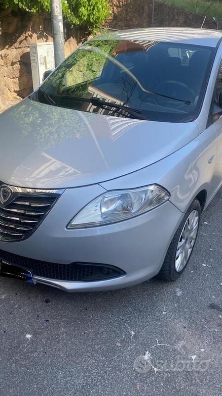 Usata Lancia Ypsilon 69 CV (50 kW) 2012 Grigio Utilitaria