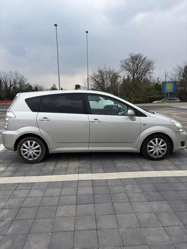 Usata Toyota Corolla Verso 136 CV (100 kW) 2008 Argento Monovolume