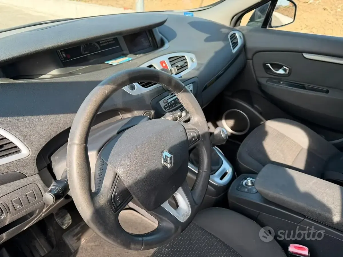 Usata Renault Scénic III 110 CV (80 kW) 2009 Nero Monovolume