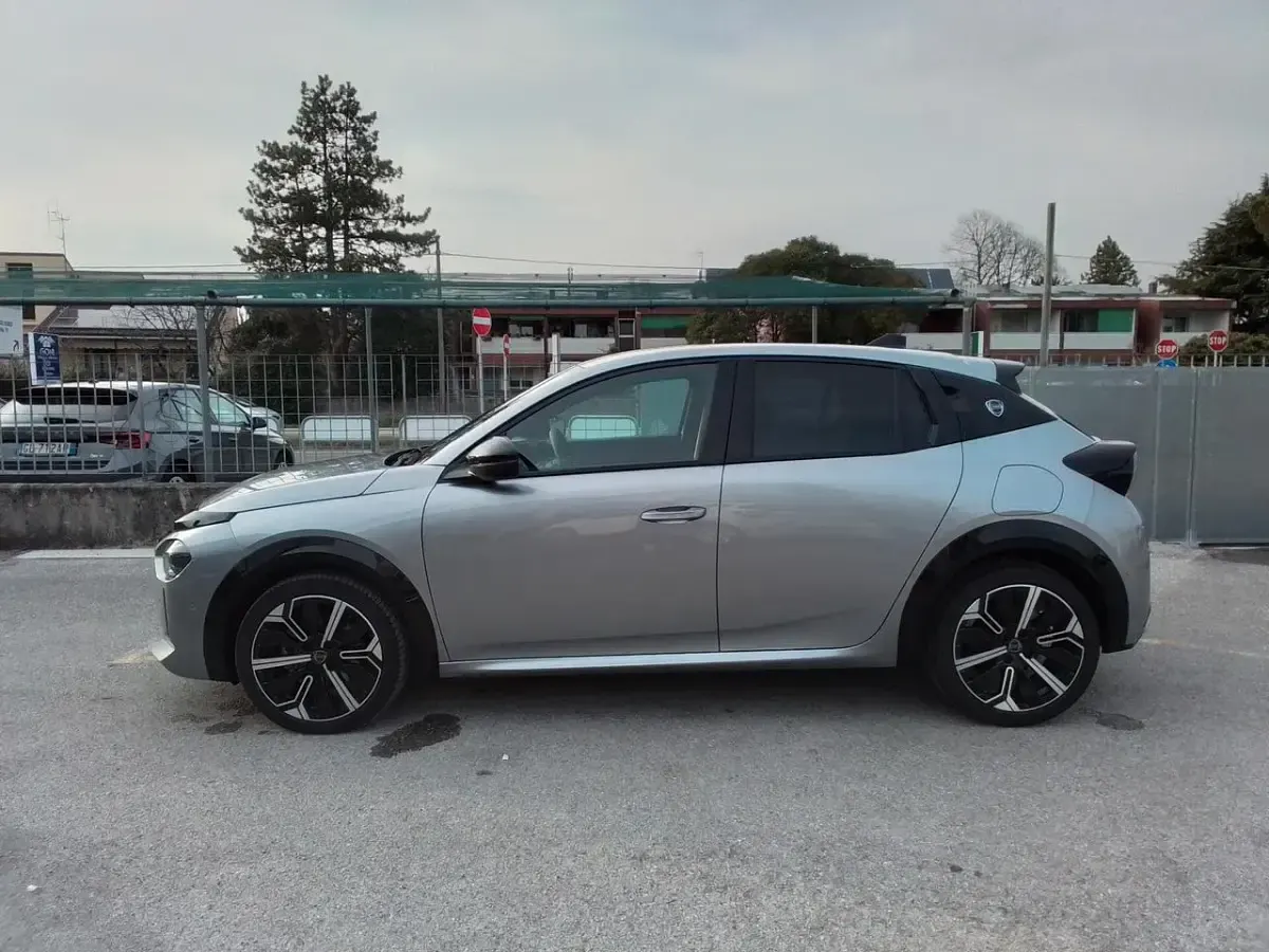 Usata Lancia Ypsilon 100 CV (73 kW) 2025 Grigio Utilitaria