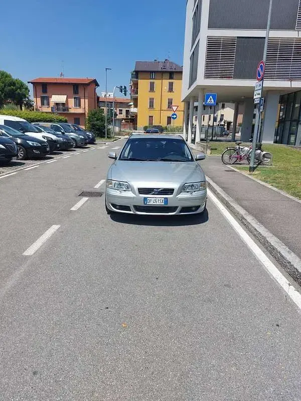 Usata Volvo S60 140 CV (102 kW) 2008 Argento Berlina