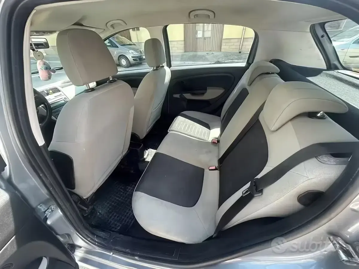 Usata Fiat Grande Punto 75 CV (55 kW) 2007 Grigio Utilitaria