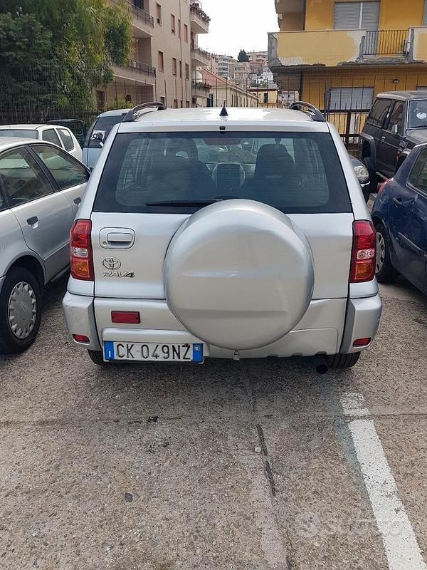 Usata Toyota RAV4 2004 Grigio SUV