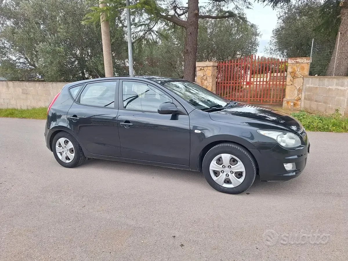 Usata Hyundai i30 Active 109 CV (80 kW) 2010 Bianco Coupé