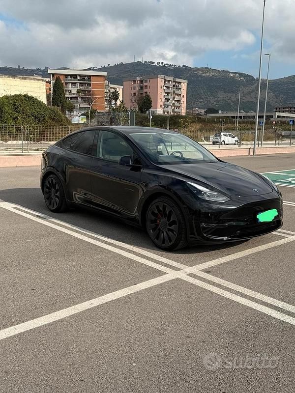 Nero Usata 2022 Tesla Model Y Performance SUV | 38.500 € (Buon prezzo) - Immagine 1/4