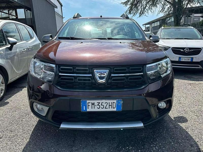 Usata Dacia Sandero Stepway 90 CV (66 kW) 2017 Bronzo SUV