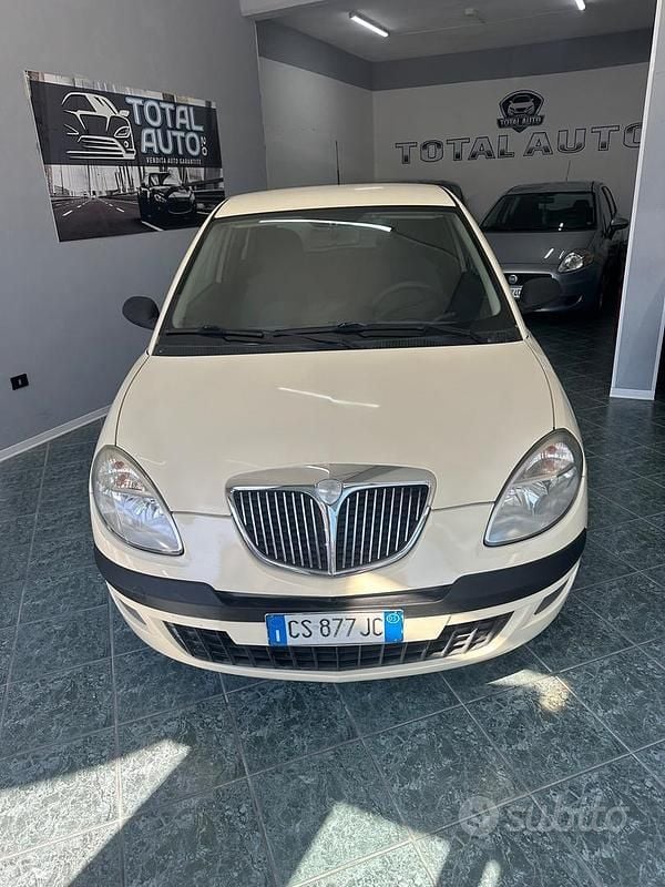 Usata Lancia Ypsilon 59 CV (43 kW) 2005 Bianco Utilitaria