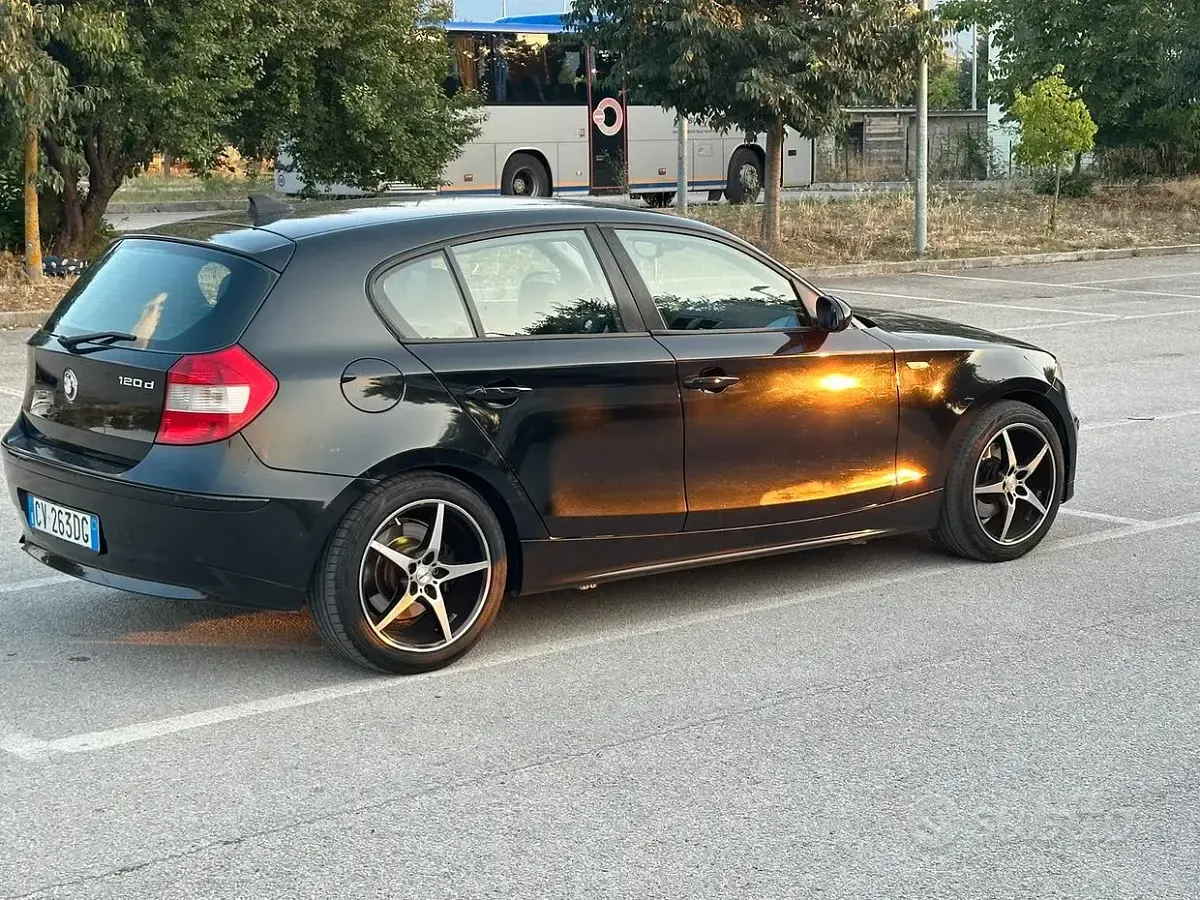Usata BMW 120 Efficient Dynamics 163 CV (119 kW) 2005 Nero Utilitaria