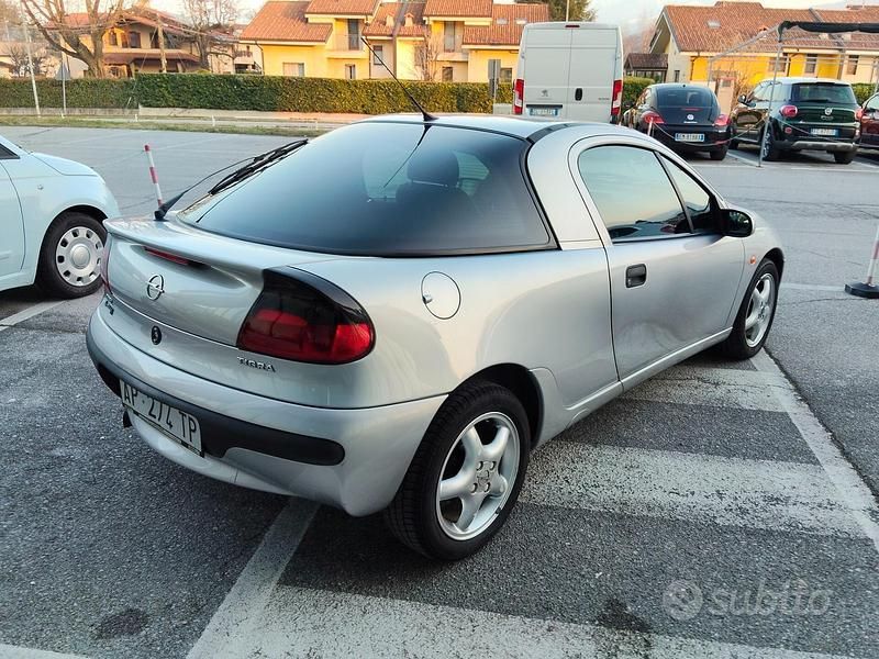 Usata Opel Tigra 90 CV (66 kW) 1997 Grigio Coupé
