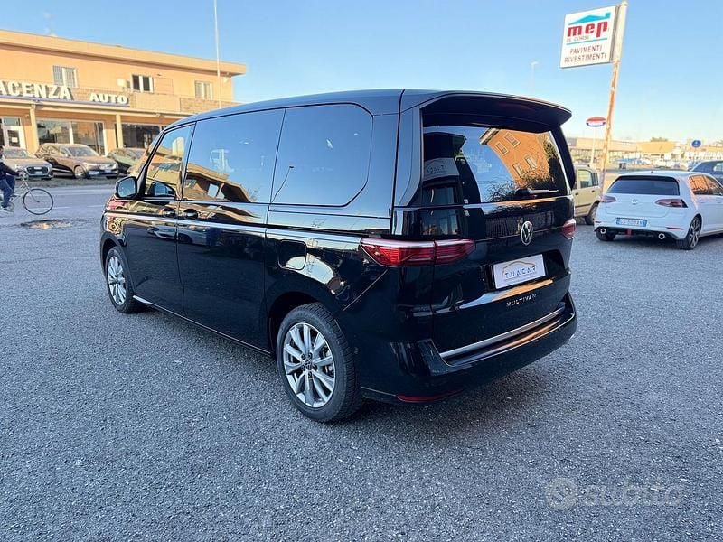 Begagnad VW Multivan Style 149 HK (109 kW) 2024 Svart Minibuss
