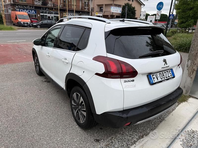 Usata Peugeot 2008 Allure 110 CV (80 kW) 2019 Bianco SUV