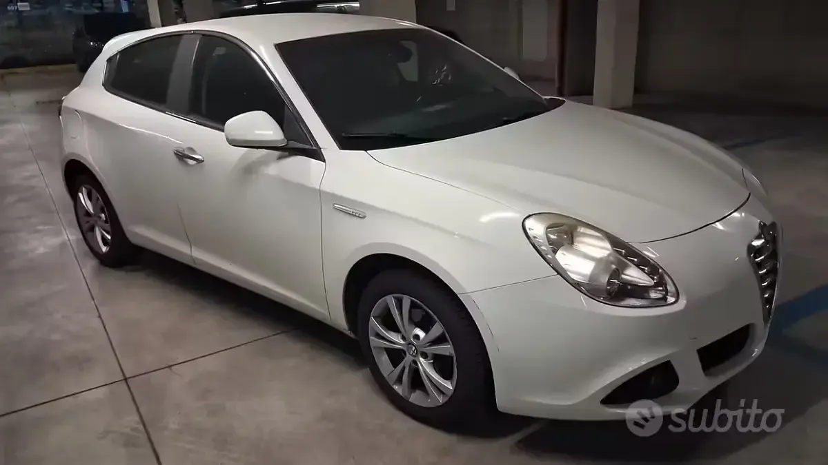 Usata Alfa Romeo Giulietta Distinctive 105 CV (77 kW) 2012 Bianco Utilitaria