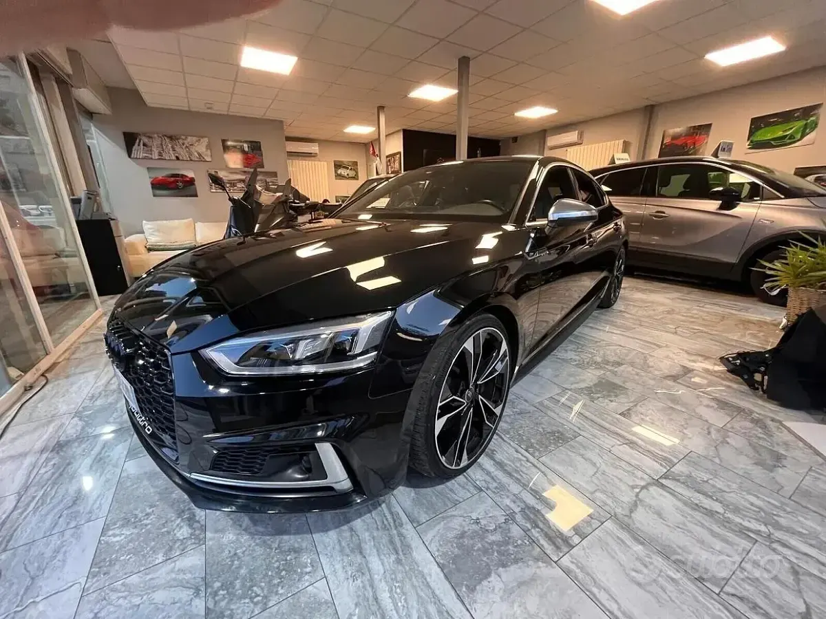 Begagnad Audi A5 Business 353 HK (259 kW) 2017 Svart Sportkupé