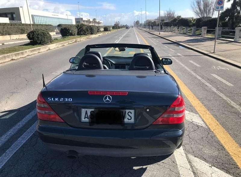 Usata Mercedes SLK230 193 CV (141 kW) 1997 Blu/azzurro Cabrio