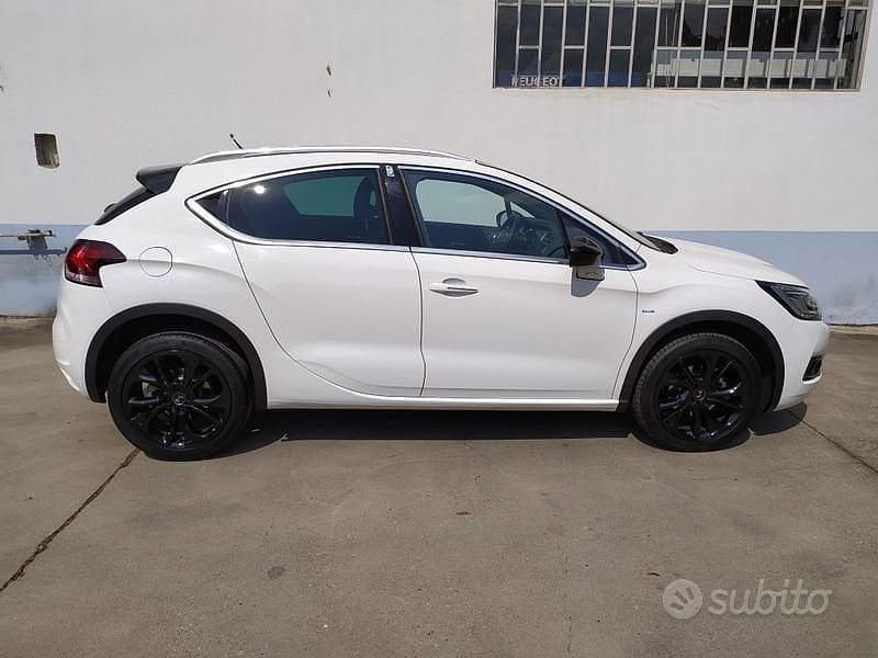 Usado DS Automobiles DS4 Sport Chic 120 CV (88 kW) 2016 Blanco Berlina