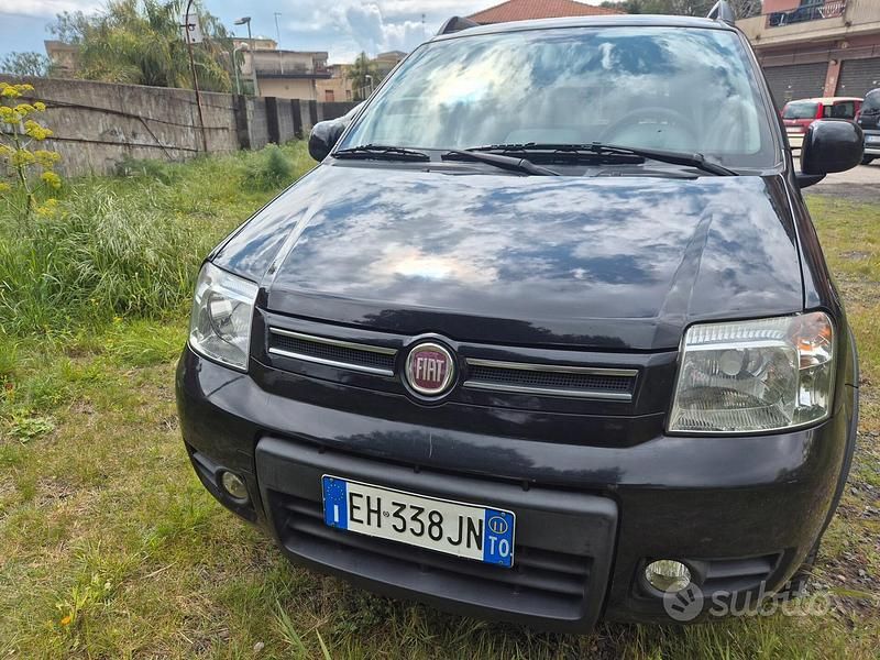 Usata Fiat Panda 4x4 Climbing 74 CV (54 kW) 2011 Nero Utilitaria