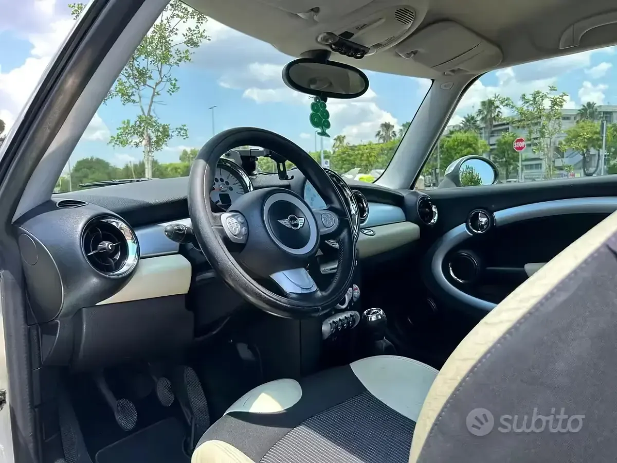 Usata Mini Cooper D 112 CV (82 kW) 2010 Bianco Utilitaria