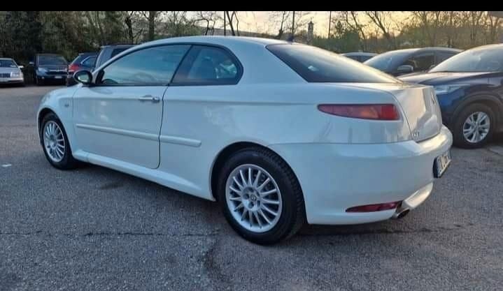 Usata Alfa Romeo GT Distinctive 140 CV (102 kW) 2009 Bianco Coupé