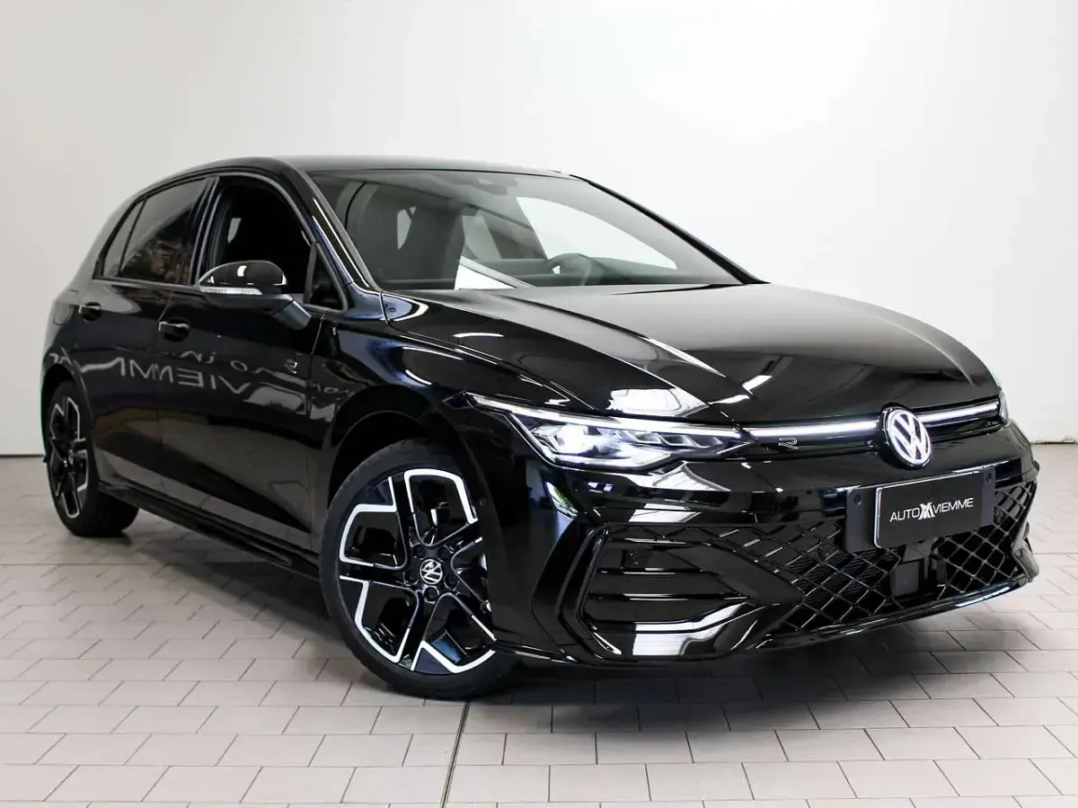 Nuova VW Golf VIII R-line Plus 116 CV (85 kW) 2026 Nero met