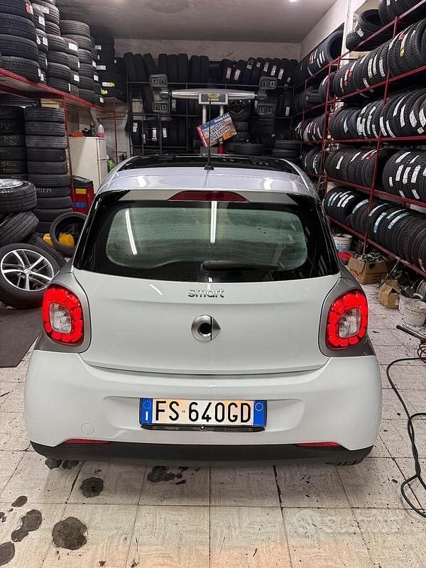 Begagnad Smart ForFour Passion 70 HK (51 kW) 2018 Vit Halvkombi