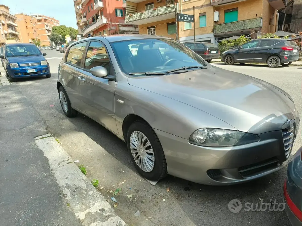 Usata Alfa Romeo 147 105 CV (77 kW) 2009 Grigio Utilitaria