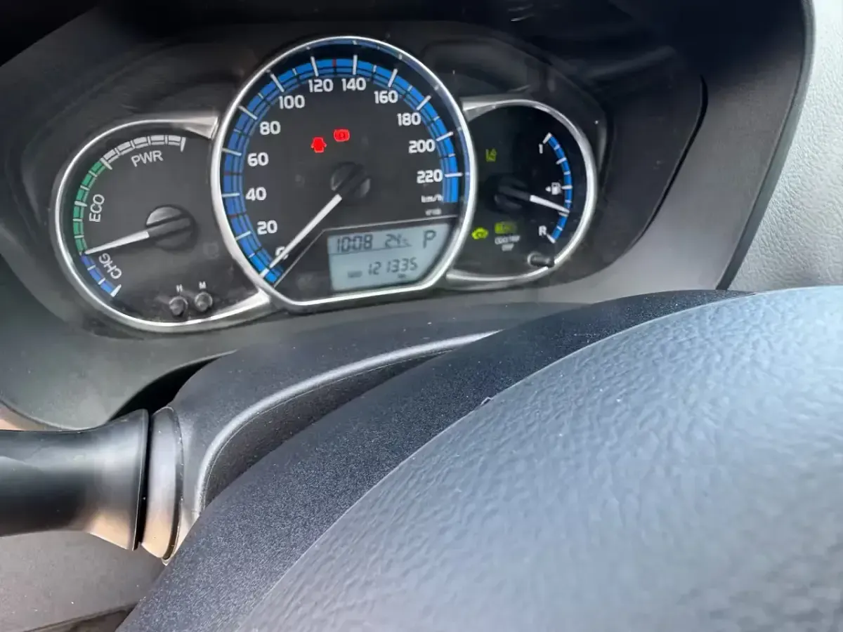 Usata Toyota Yaris Hybrid Active 73 CV (53 kW) 2016 Bianco Berlina