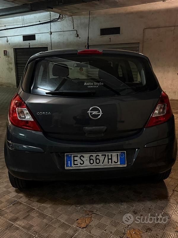 Usata Opel Corsa 86 CV (63 kW) 2013 Marrone Utilitaria