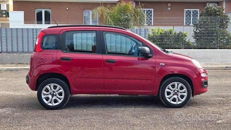 Usata Fiat Panda Lounge 80 CV (58 kW) 2013 Rosso Utilitaria