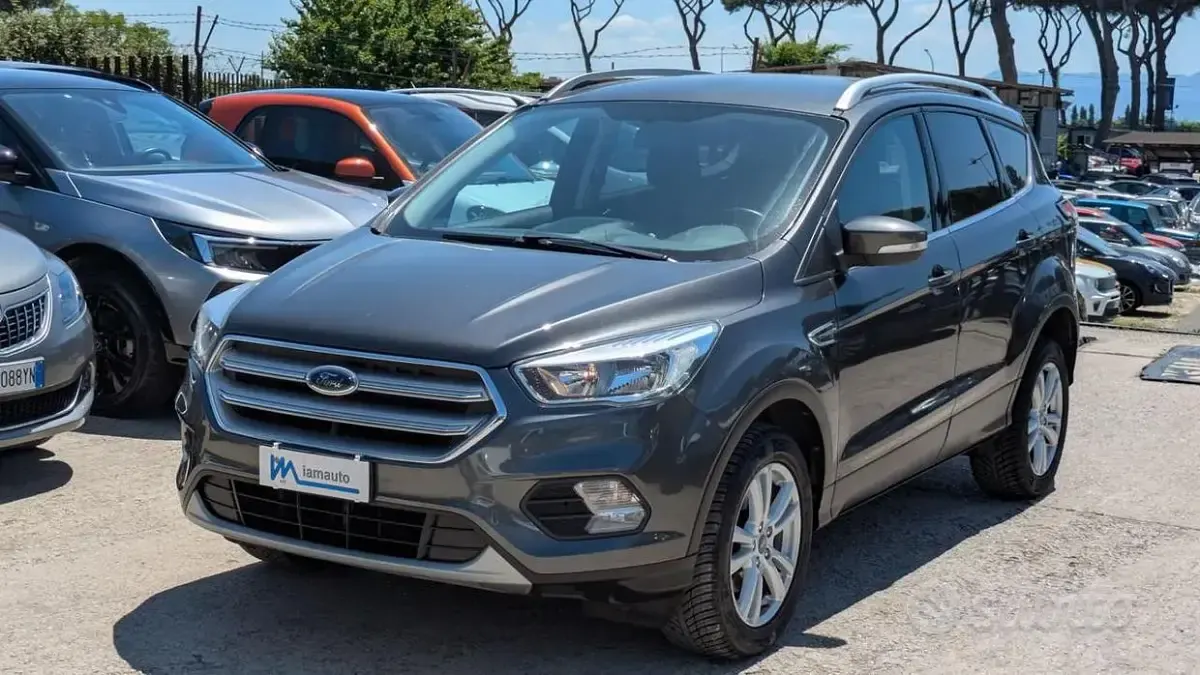 Usata Ford Kuga 120 CV (88 kW) 2018 Grigio antracite SUV