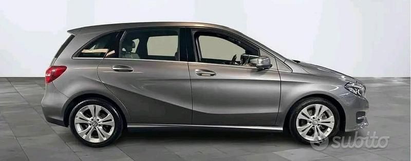Usata Mercedes B180 Exclusive 2019 Grigio Monovolume