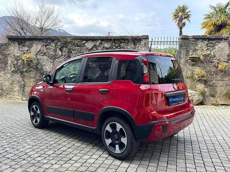 Usata Fiat Panda Cross Cross 71 CV (52 kW) 2023 Rosso pastello 414c/rosso alfa Utilitaria