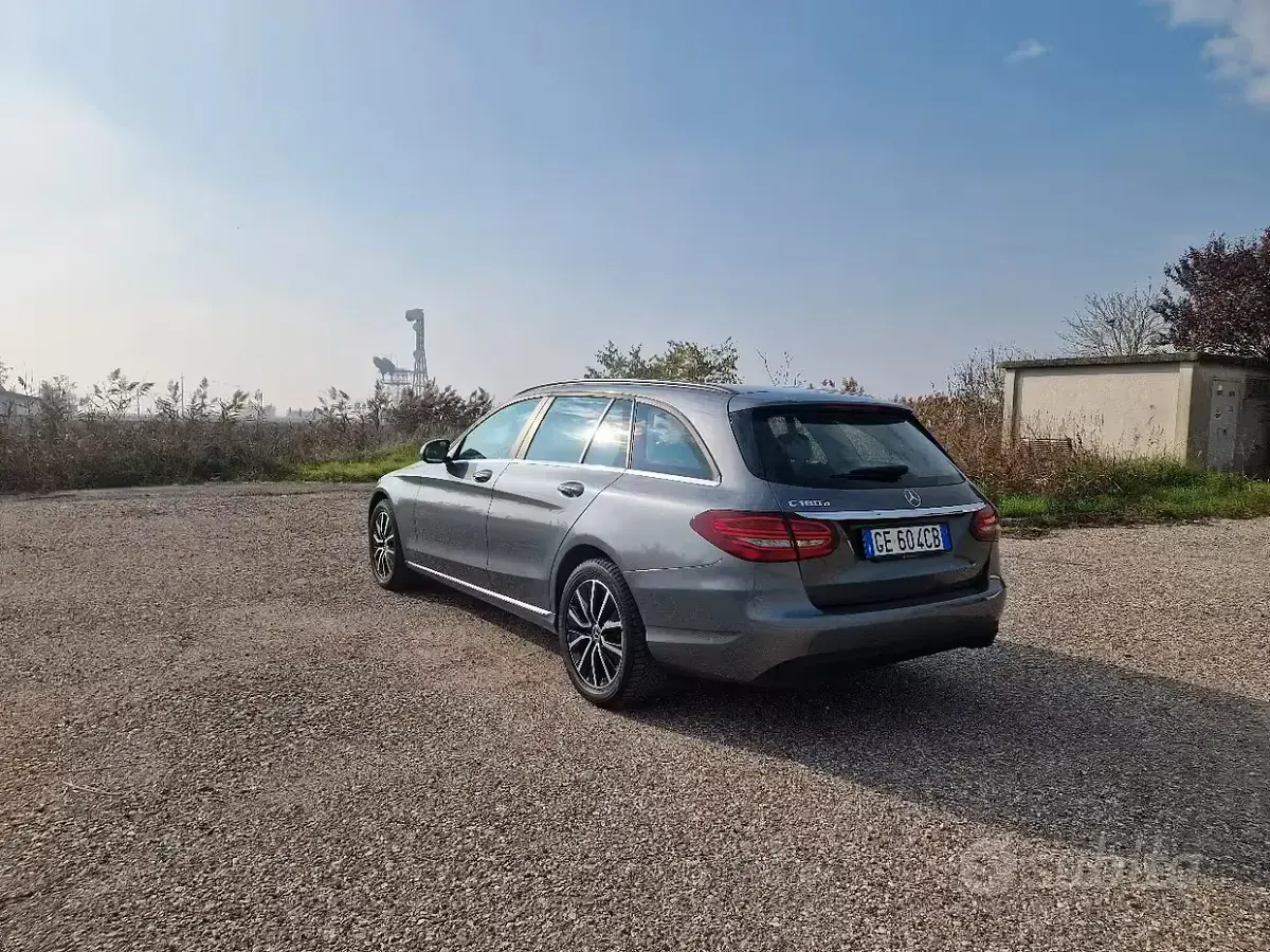Usata Mercedes C180 Business 122 CV (89 kW) 2021 Grigio Station wagon