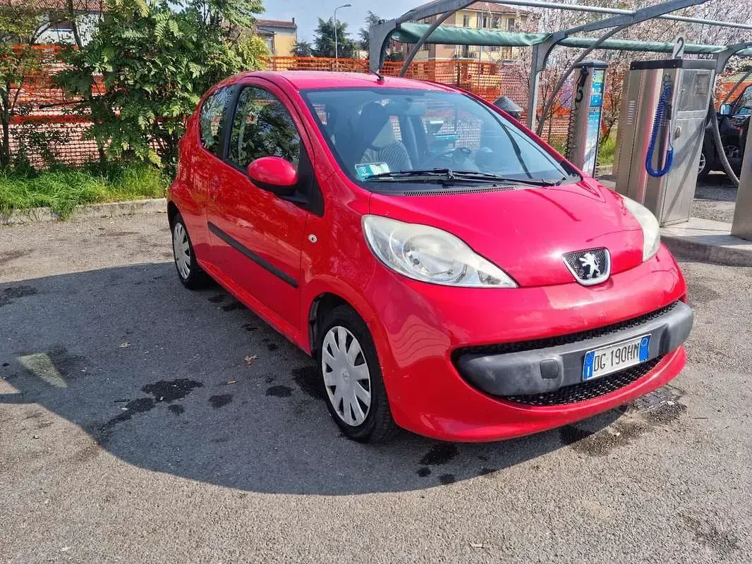 Usata Peugeot 107 68 CV (50 kW) 2007 Utilitaria