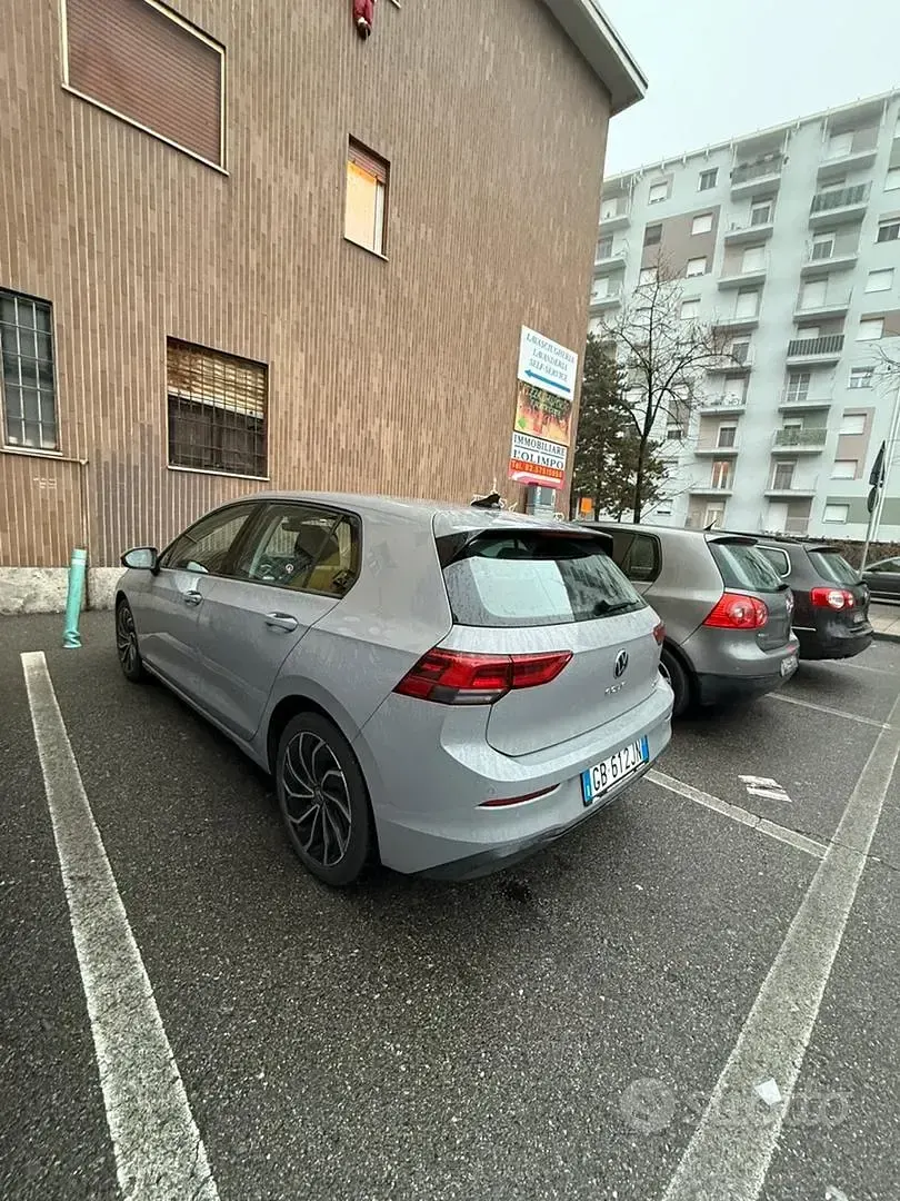 Usata VW Golf VIII Life 150 CV (110 kW) 2020 Grigio Berlina