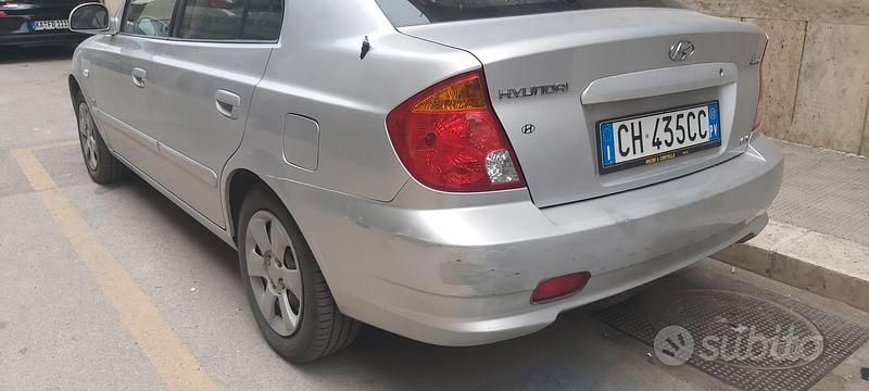Usata Hyundai Accent 82 CV (60 kW) 2003 Grigio Station wagon