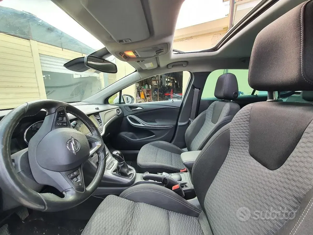 Usata Opel Astra 110 CV (80 kW) 2017 Bianco Furgone