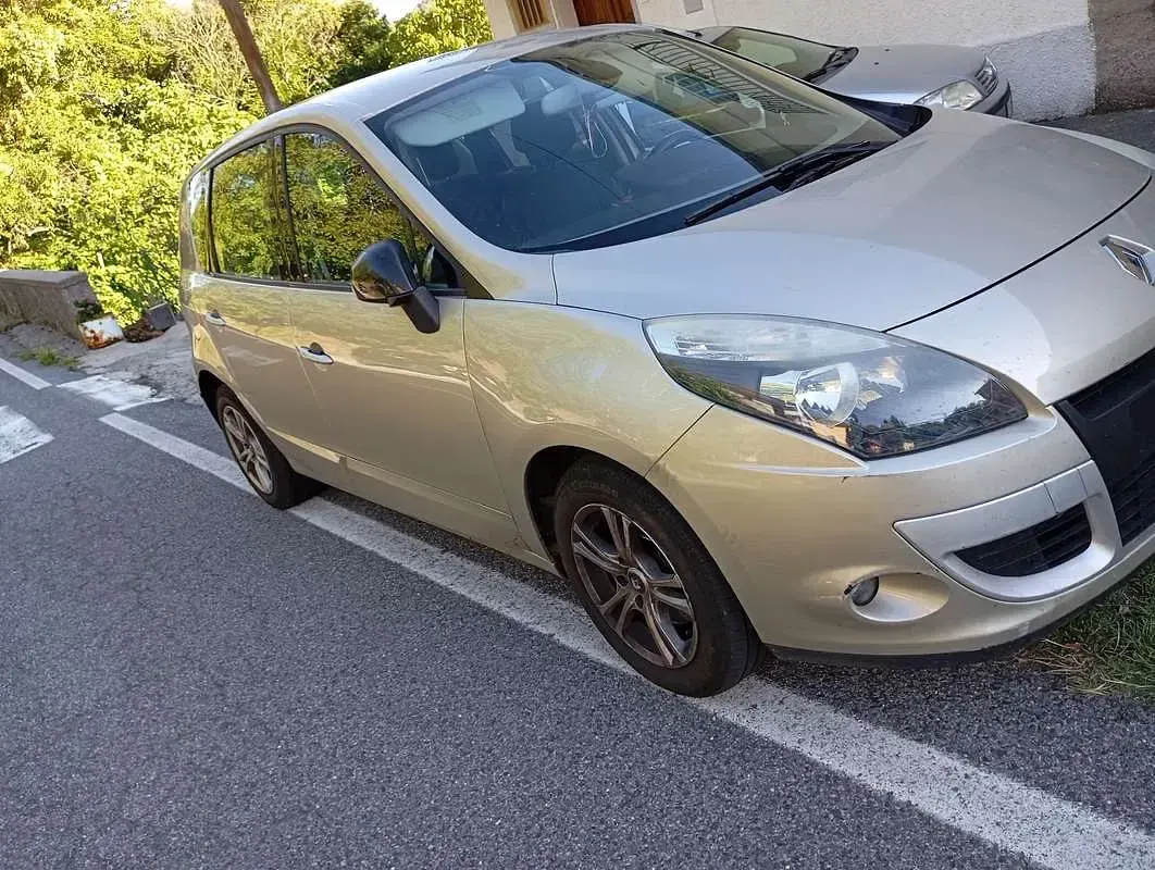 Usata Renault Scénic Dynamique 110 CV (80 kW) 2011 Monovolume