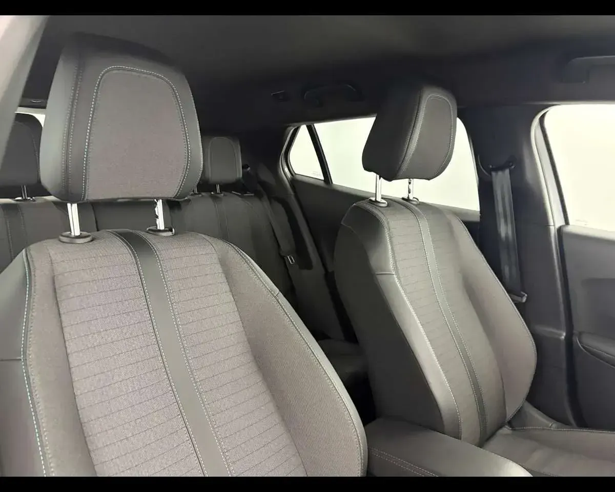 Usata Peugeot 2008 Allure 131 CV (96 kW) 2023 Grigio artense SUV