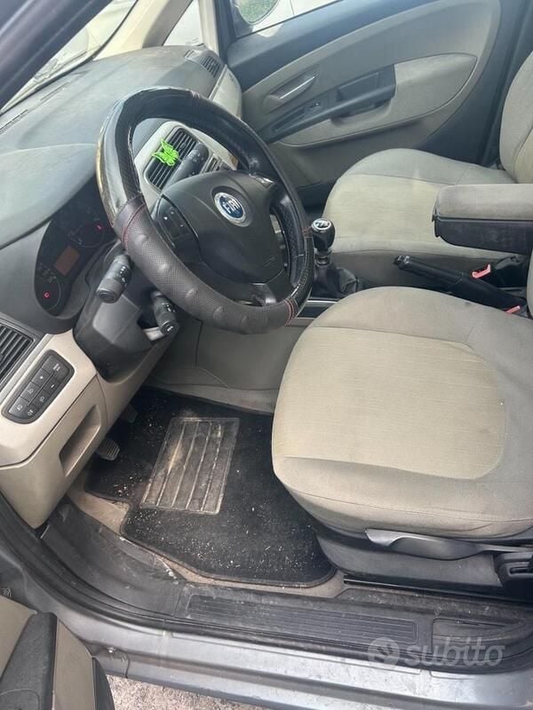 Usata Fiat Grande Punto 120 CV (88 kW) 2007 Grigio Utilitaria