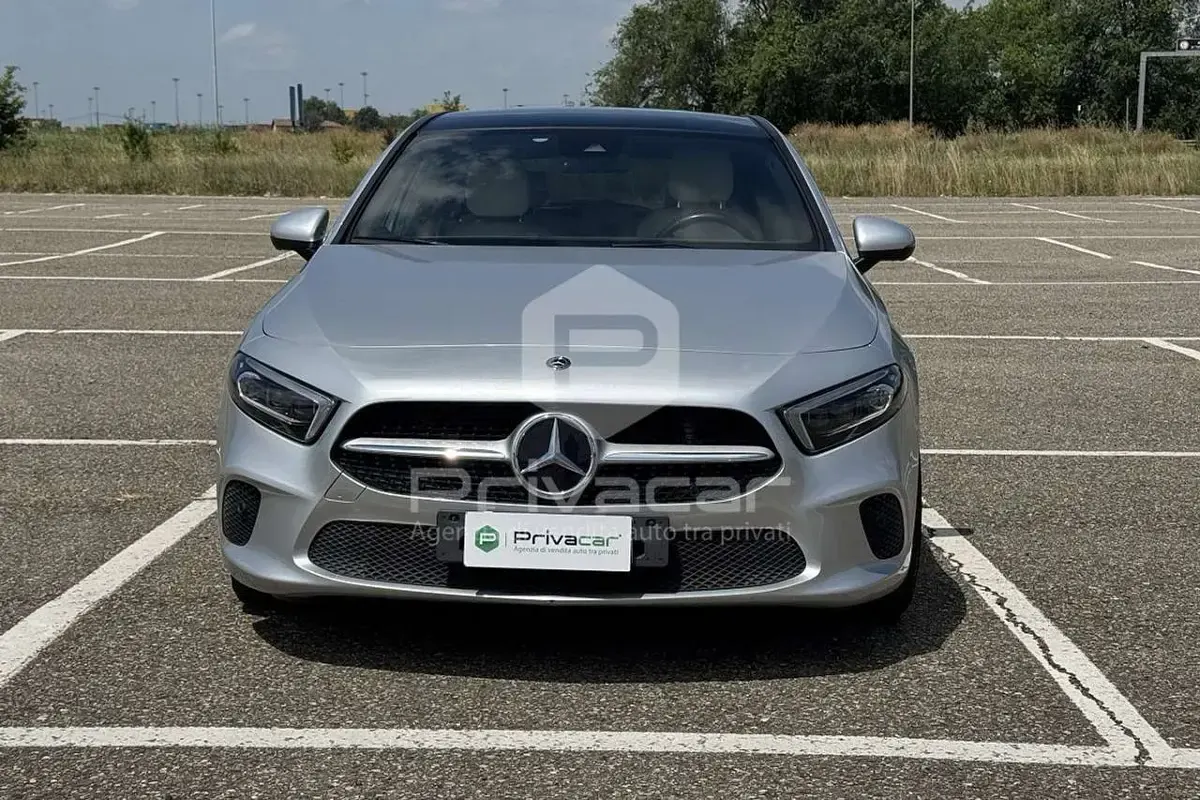 Usata Mercedes A180 Premium 116 CV (85 kW) 2019 Grigio Utilitaria