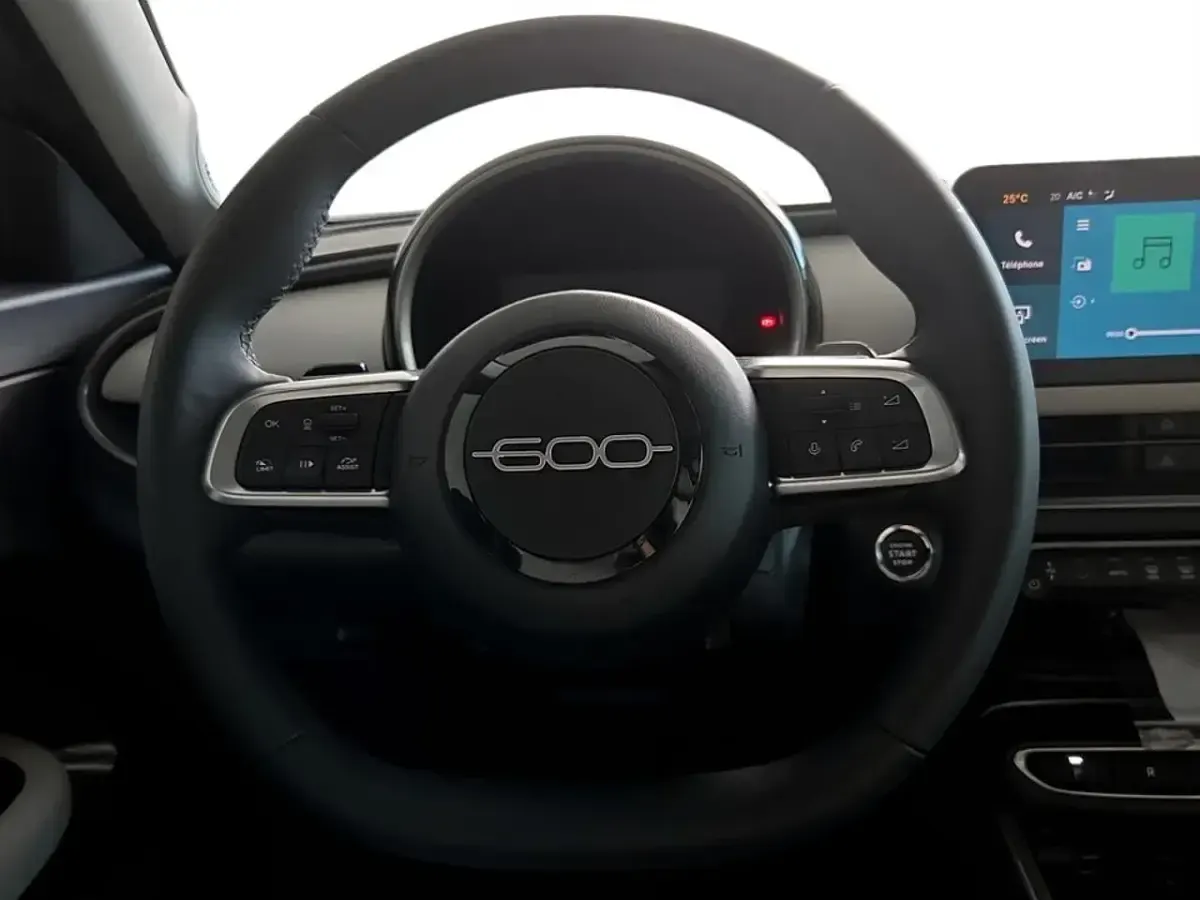 Usata Fiat 600 La Prima 110 CV (80 kW) 2025 Azzurro cielo d'italia SUV