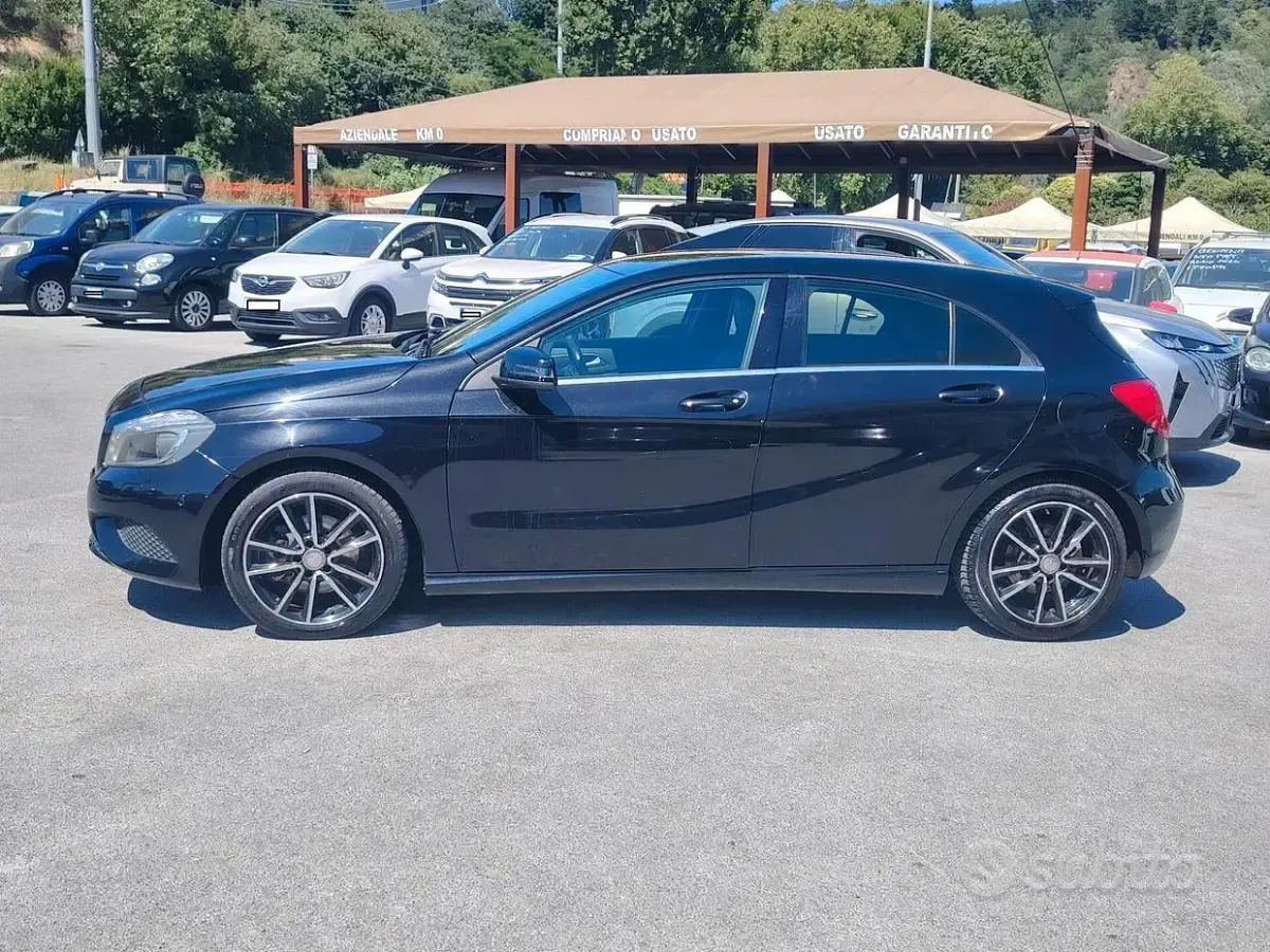 Usata Mercedes A200 Premium 156 CV (114 kW) 2015 Nero Utilitaria